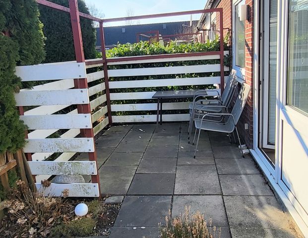 Erdgeschosswohnung mit Einbauküche und Terrasse! - Photo 1