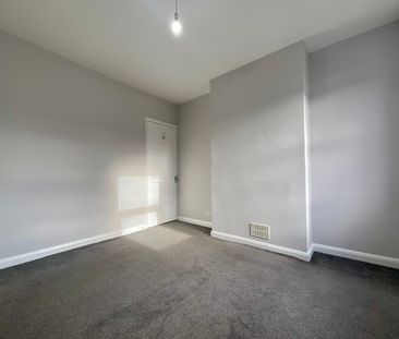 2 bedroom Mid Terraced House to let - Photo 4