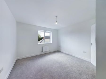 4 bedroom detached house to rent - Photo 2