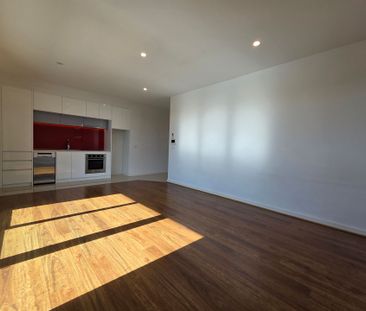 Stylish Penthouse Living – Prime Location near Chadstone & Oakleigh - Photo 3