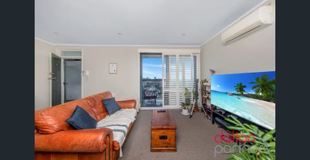 Sunny Apartment 170m from Dixon Park Beach - Photo 2