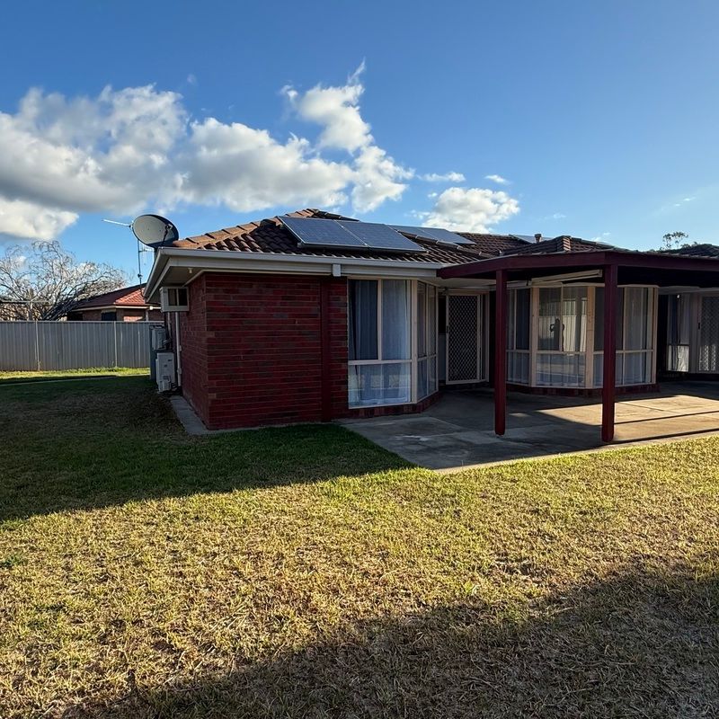 Charming 3 Bedroom Home - Photo 1