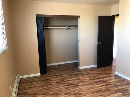 Green Briar South – 2 Bedroom - Photo 2
