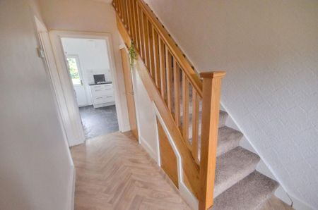 3 bedroom semi-detached house to rent - Photo 3