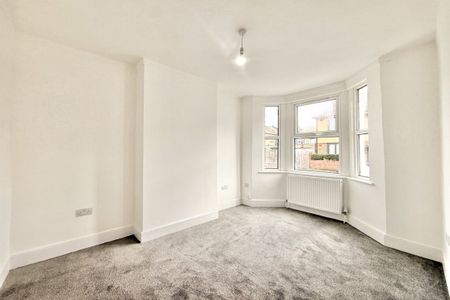 2 bed House Mafeking Road, E16 - Photo 3