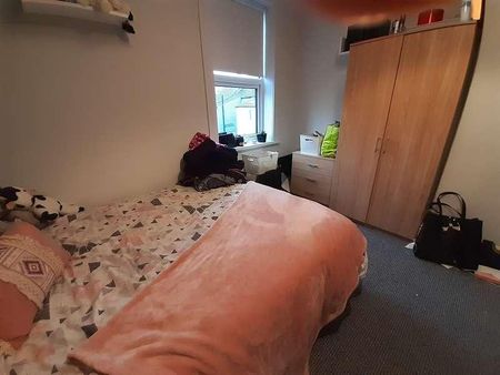 Chelmsford Street // Bed House // Aug, LN5 - Photo 4