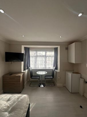 Studio to rent - Photo 1