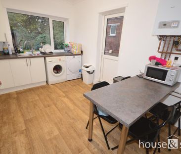 4 bedroom detached house to rent - Photo 6