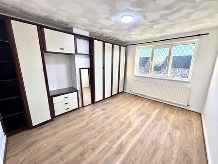 Cover Drive - Photo 2