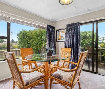 Central, Spacious & Easy Living - Photo 1