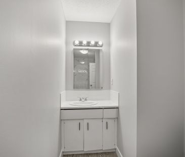 NEWLY RENOVATED MAIN FLOOR! BRAND NEW APPLIANCES! GARAGE! - Photo 6