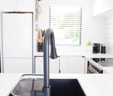 Modern Townhouse With Style - Photo 3