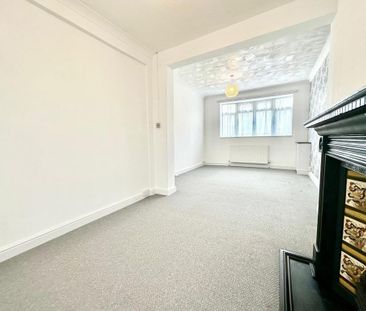 3 bedroom end of terrace house to rent - Photo 1