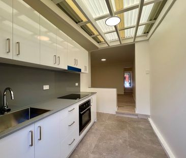 Updated 2 bedroom terrace in a wonderful location - Photo 4