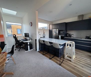 Modern townhouse in the heart of Petone - Photo 5