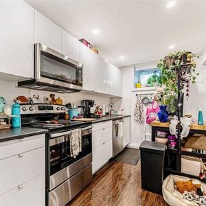 Lovely 1 bedroom Near Blood and Bathurst st - Photo 2