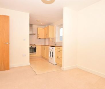 2 bedroom apartment to rent - Photo 6