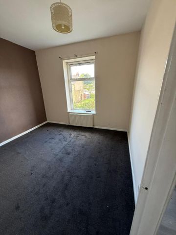 3 bedroom end of terrace house to rent - Photo 4