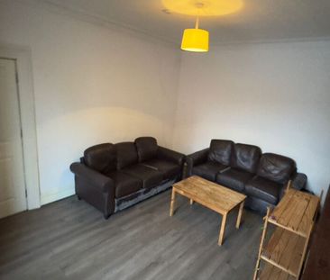 Room 5, Knowle Avenue, Burley, Leeds, LS4 2PQ - Photo 3