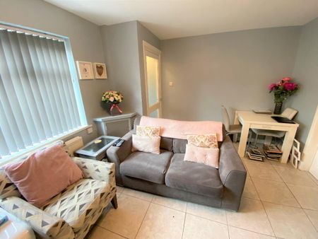 33 Whitehall Parade, Ormeau Road, Belfast, BT7 3GX - Photo 2