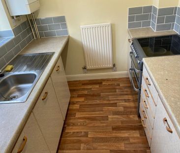2 bedroom terraced house to rent - Photo 4