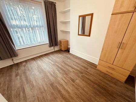 2 bedroom flat to rent - Photo 4