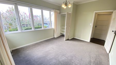 Location!Location!Location! - Photo 3