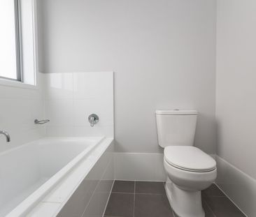 Beautiful near new home moments from waterfront - Photo 1