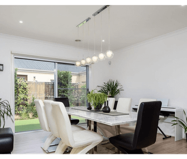 The Ultimate Family Entertainer with Pool and Theatre Room! APPLICA... - Photo 1