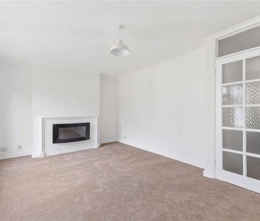 A newly updated one bedroom ground floor maisonette with garden spa... - Photo 5