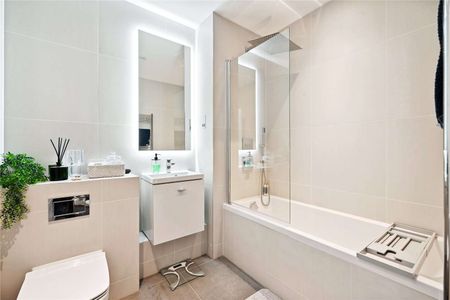 A modern, spacious 2 bed apartment, moments from Southwark station. - Photo 4