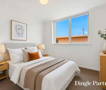 Spacious Two Bedroom Apartment - Photo 3