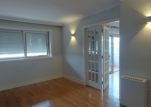 Apartamento T4 para Arrendamento com Garagem em zona prestigiada no Porto