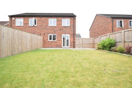 Benson Lane, Normanton, WF6 - Photo 3