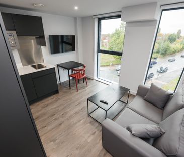 Studio Flat, Low Hill, L6 - Photo 2