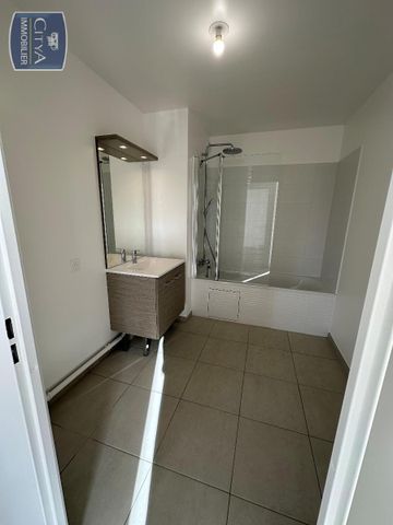 Location Appartement 3 pièces 76m² CAEN 14000 - Photo 4