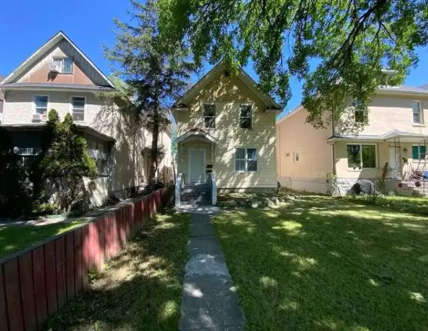 869 Bannatyne Avenue | 869 Bannatyne Avenue, Winnipeg - Photo 1