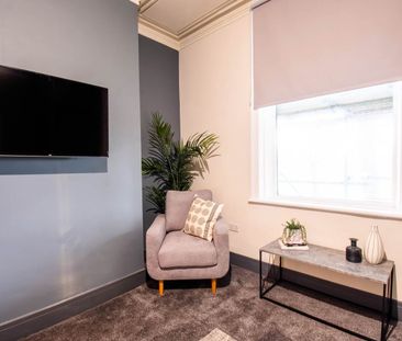 Westover Road (room 4), Bramley , Leeds - Photo 4