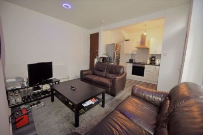 2 bedroom House in Kelsall Terrace, Leeds - Photo 1