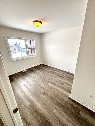 For Lease - 3028 Sandy Acres Avenue, Severn, Ontario - Photo 3