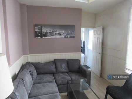 6 bedroom terraced house to rent - Photo 2