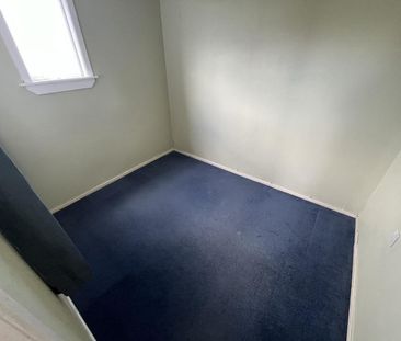 Centrally located three-bedroom home - Photo 4
