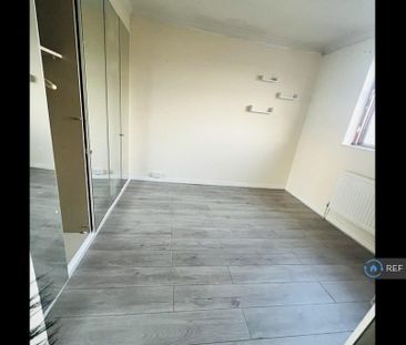 3 bedroom end of terrace house to rent - Photo 6