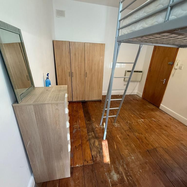 Studio to rent - Photo 1