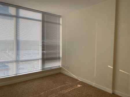 Bright 7th Floor Condo– Steps To U Of C & Brentwood Lrt. - Photo 2