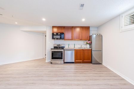 For Lease - 68 Direzze Court Unit# Bsmt, Richmond Hill, Ontario - Photo 2