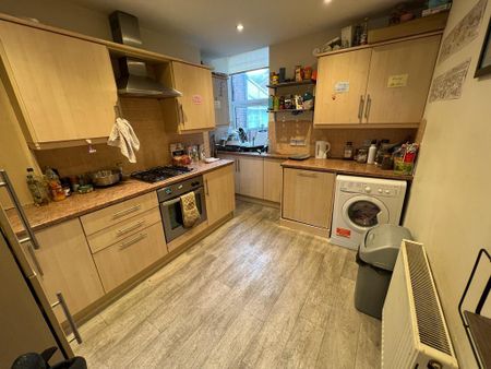 1 bedroom in a house share to rent - Photo 4