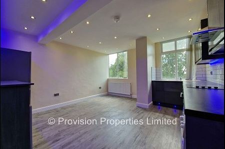 3 Bedroom Flats in Woodhouse - Photo 4