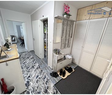 Komplett möblierte 3-Zimmer-Wohnung mit Balkon, Aufzug und Einbauküche in zentraler Lage - Photo 1