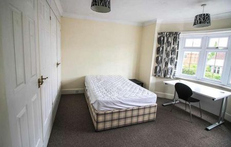 Bedroom Detached House In Winton, BH9 - Photo 4